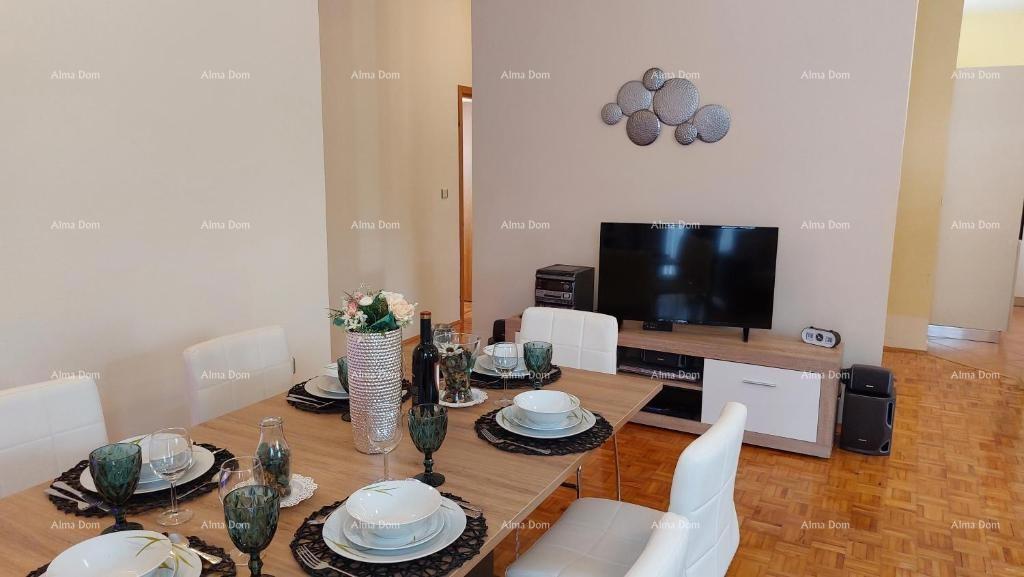 Casa con vista mozzafiato sulle montagne, terrazza, giardino, barbecue e parcheggio privato.