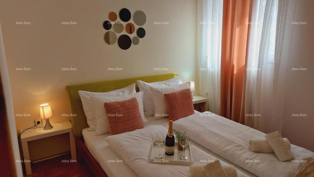 Casa con vista mozzafiato sulle montagne, terrazza, giardino, barbecue e parcheggio privato.