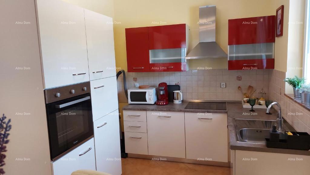 Casa con vista mozzafiato sulle montagne, terrazza, giardino, barbecue e parcheggio privato.