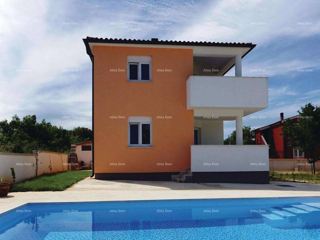 La casa con piscina, VALBANDON