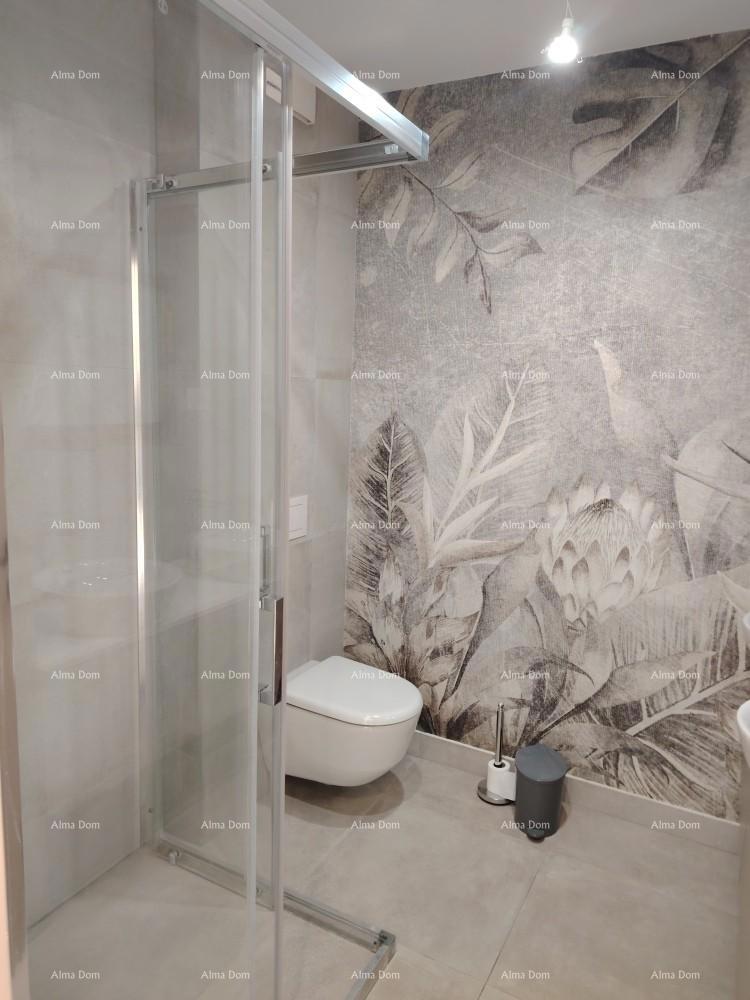 Eccellente appartamento trilocale con giardino e piscina, arredato