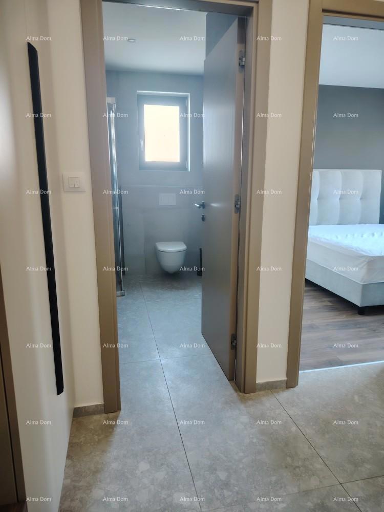 Eccellente appartamento trilocale con giardino e piscina, arredato