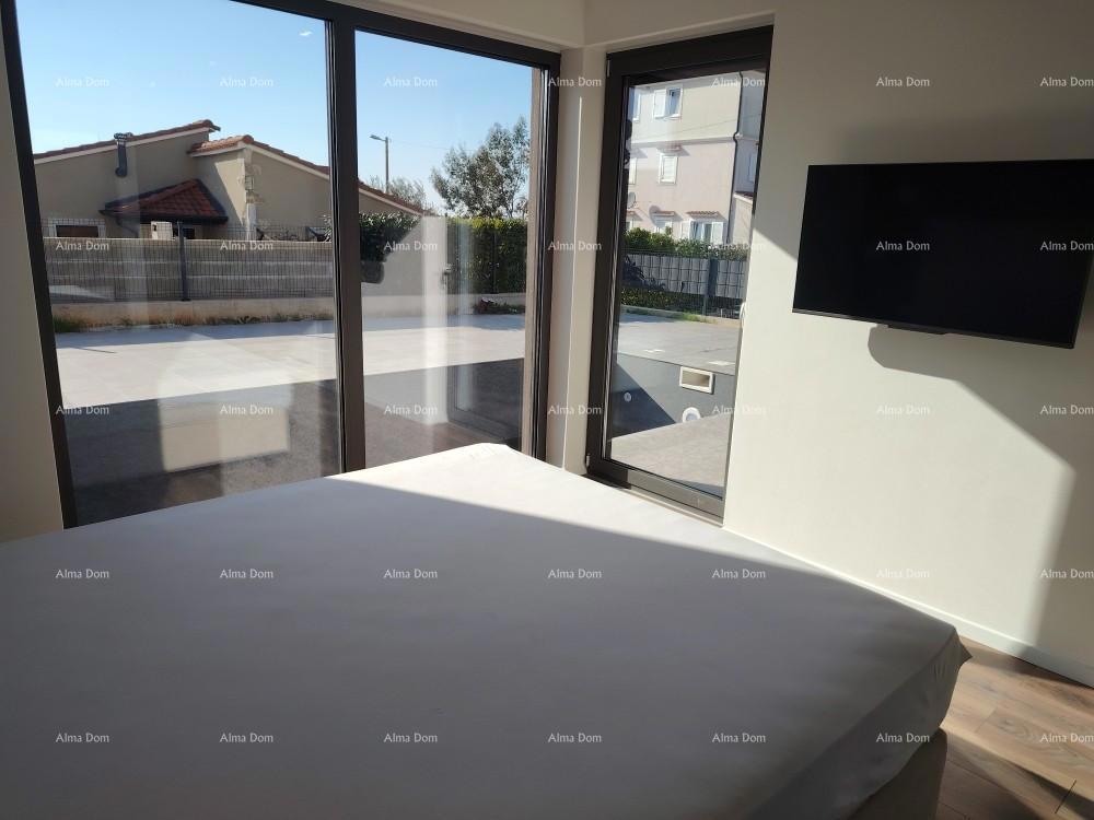 Eccellente appartamento trilocale con giardino e piscina, arredato