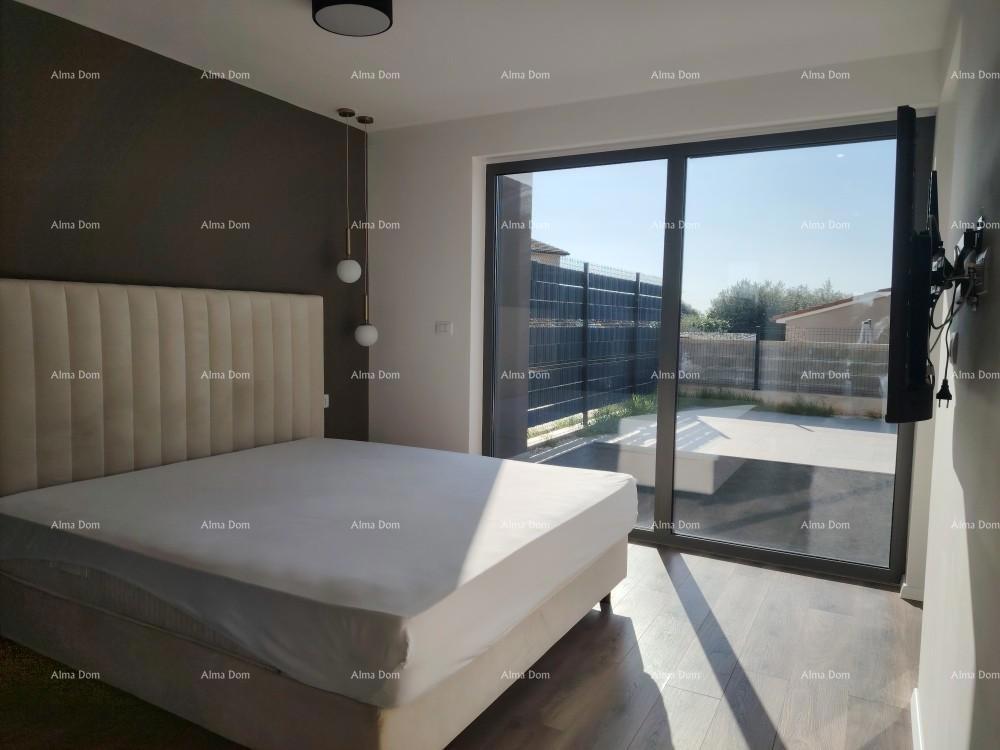 Eccellente appartamento trilocale con giardino e piscina, arredato