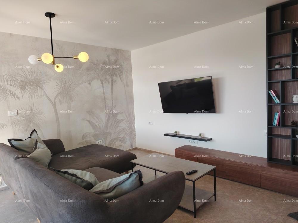 Eccellente appartamento trilocale con giardino e piscina, arredato