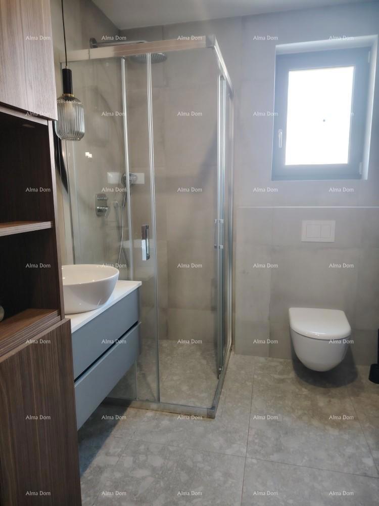 Eccellente appartamento trilocale con giardino e piscina, arredato