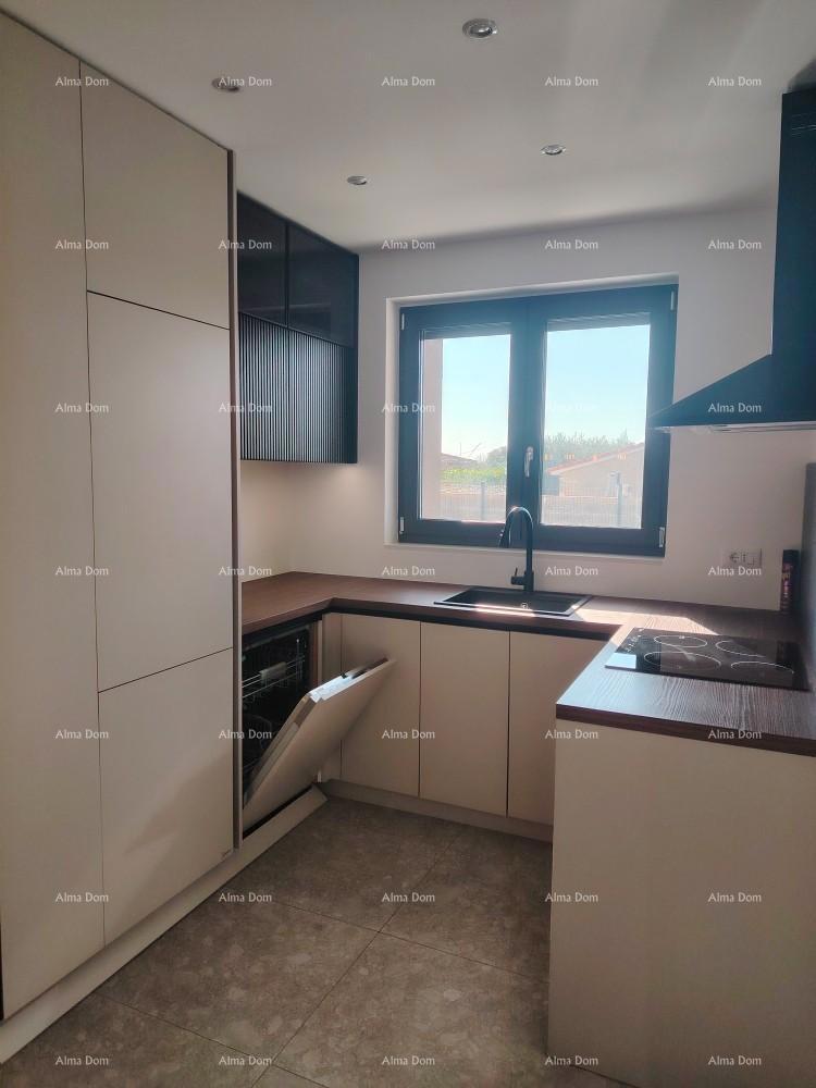 Eccellente appartamento trilocale con giardino e piscina, arredato