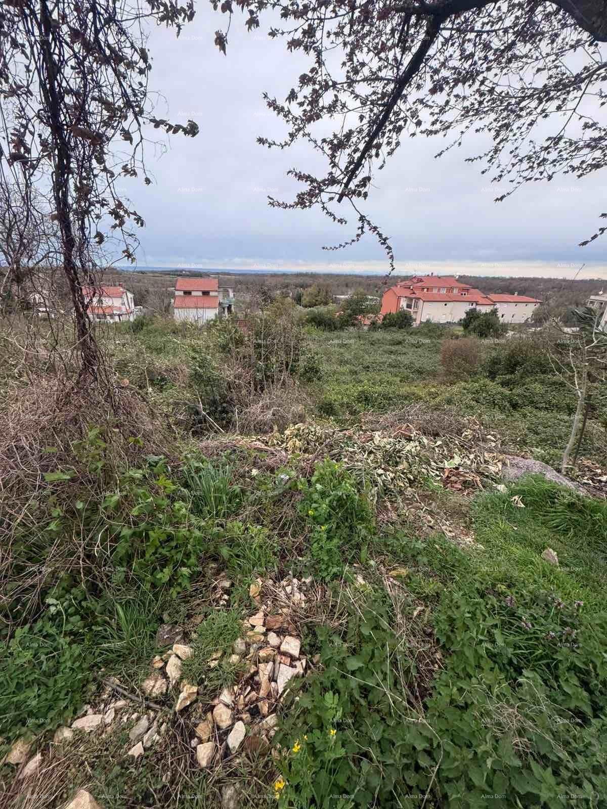Terreno edificabile di 3.800 m² con vista mare
