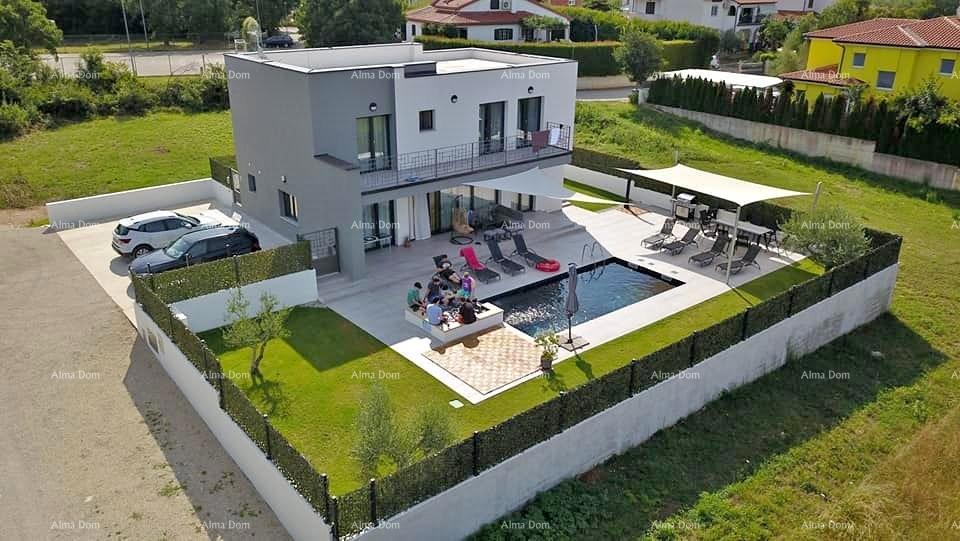 È in vendita una bellissima villa con piscina vicino a Parenzo