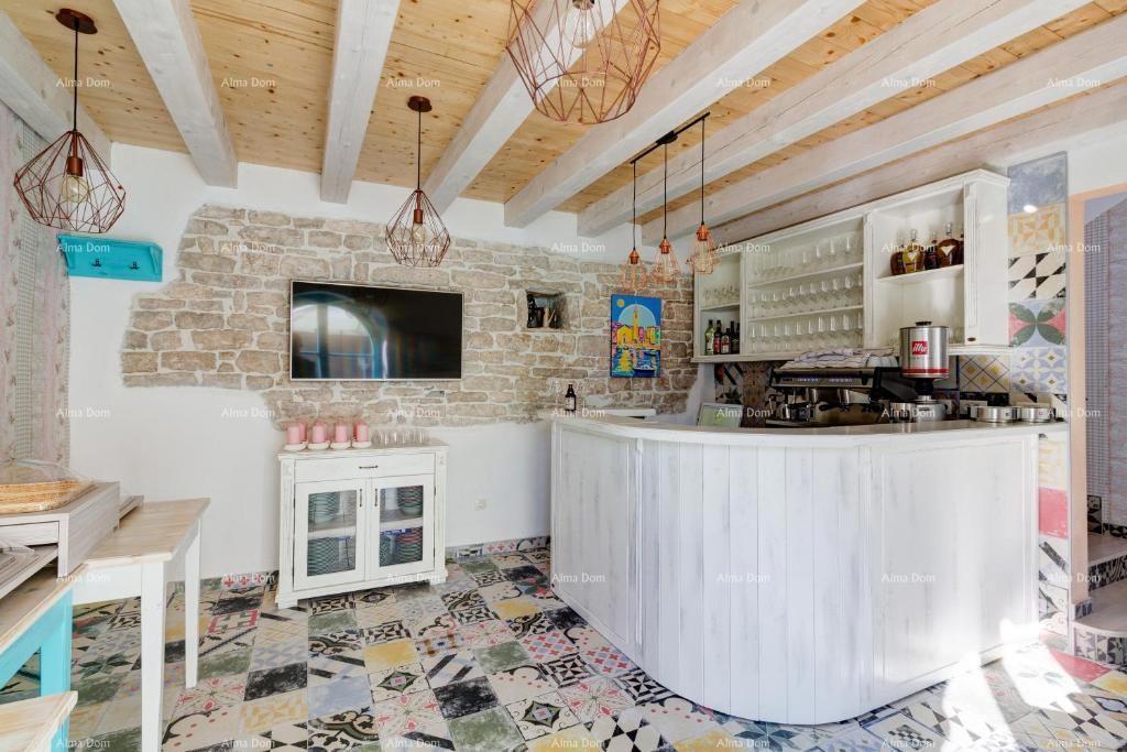 Vendita - hotel familiare nel cuore del centro storico della città di pescatori, Fasana! 100 m dal mare!