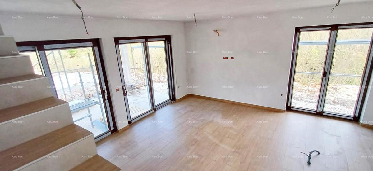 Vendita di una moderna casa con piscina in un tranquillo e bel luogo istriano,  Svetvinčenat!