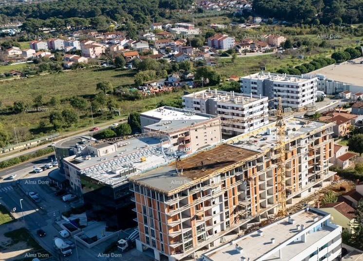 Edificio residenziale moderno con ascensore, vicino al centro. Pula! Appartamento con posto auto e cantina!