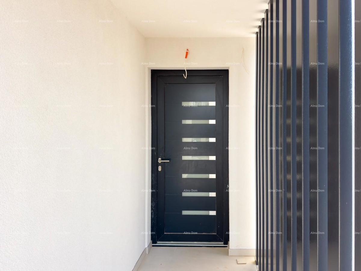 1 km daleko od centra Medulina. In vendita nuova casa con piscina in ottima posizione, vicino al mare!