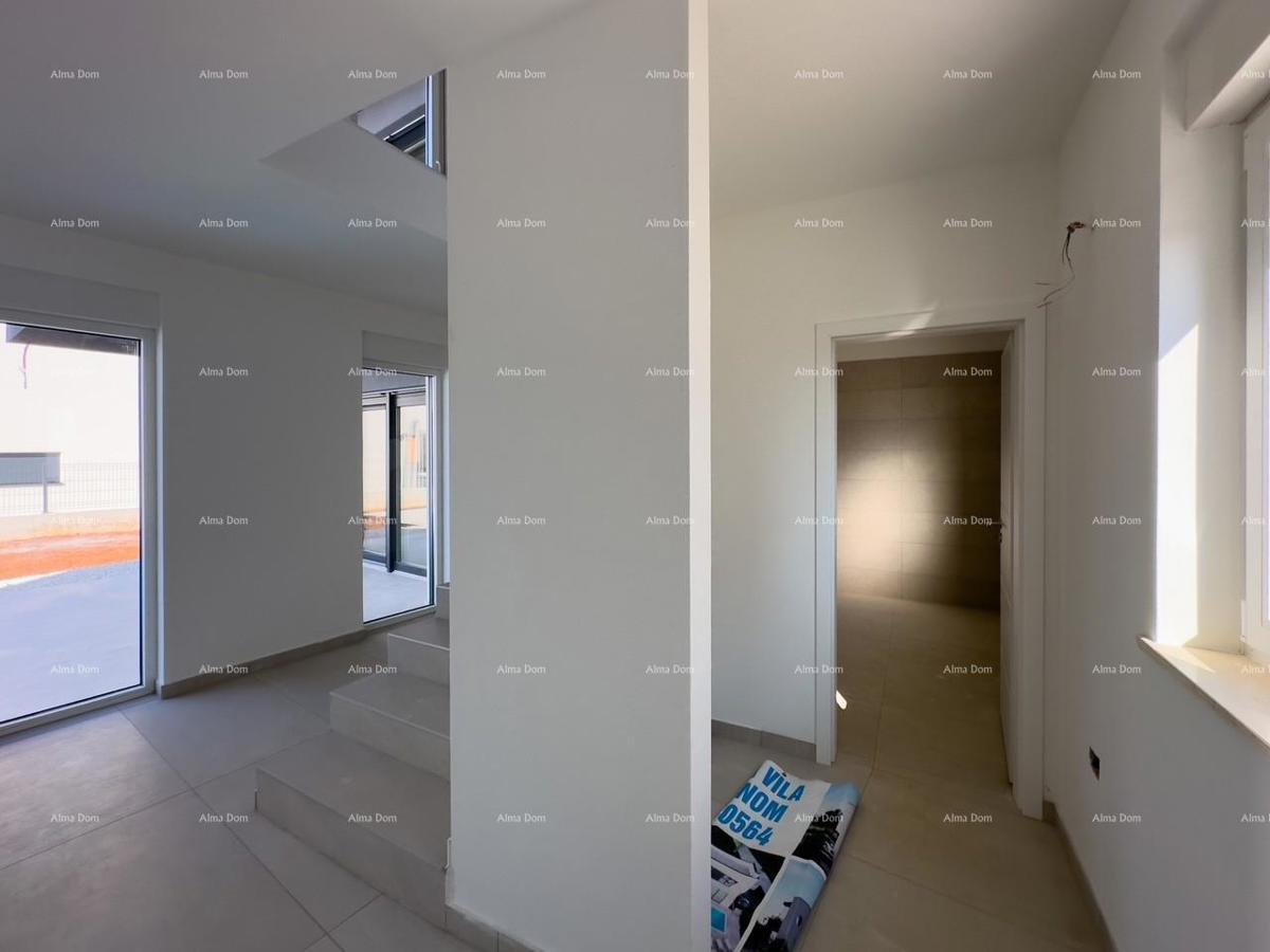 1 km daleko od centra Medulina. In vendita nuova casa con piscina in ottima posizione, vicino al mare!