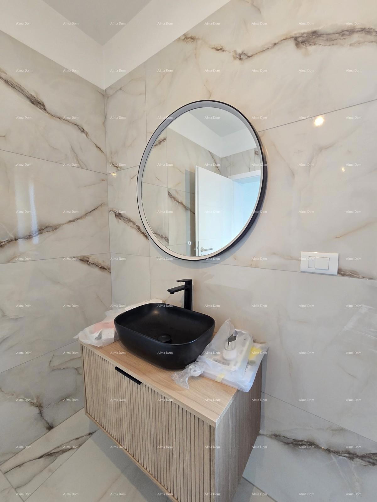 1 km daleko od centra Medulina. In vendita nuova casa con piscina in ottima posizione, vicino al mare!