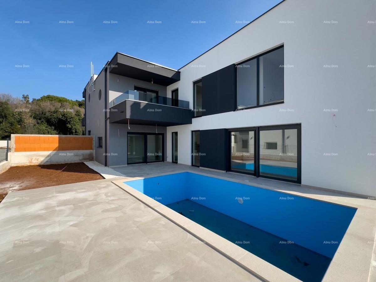 1 km daleko od centra Medulina. In vendita nuova casa con piscina in ottima posizione, vicino al mare!