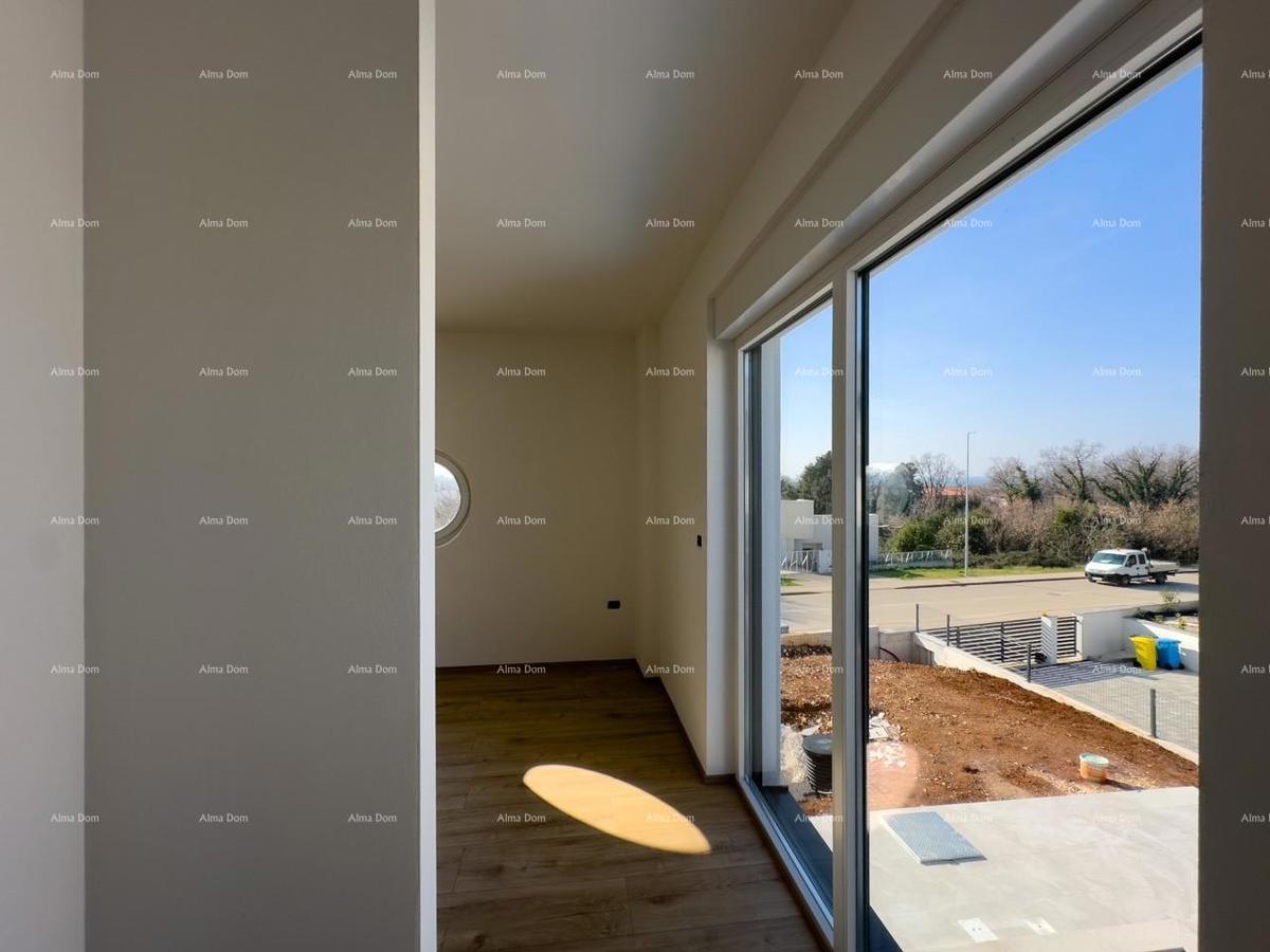 1 km daleko od centra Medulina. In vendita nuova casa con piscina in ottima posizione, vicino al mare!