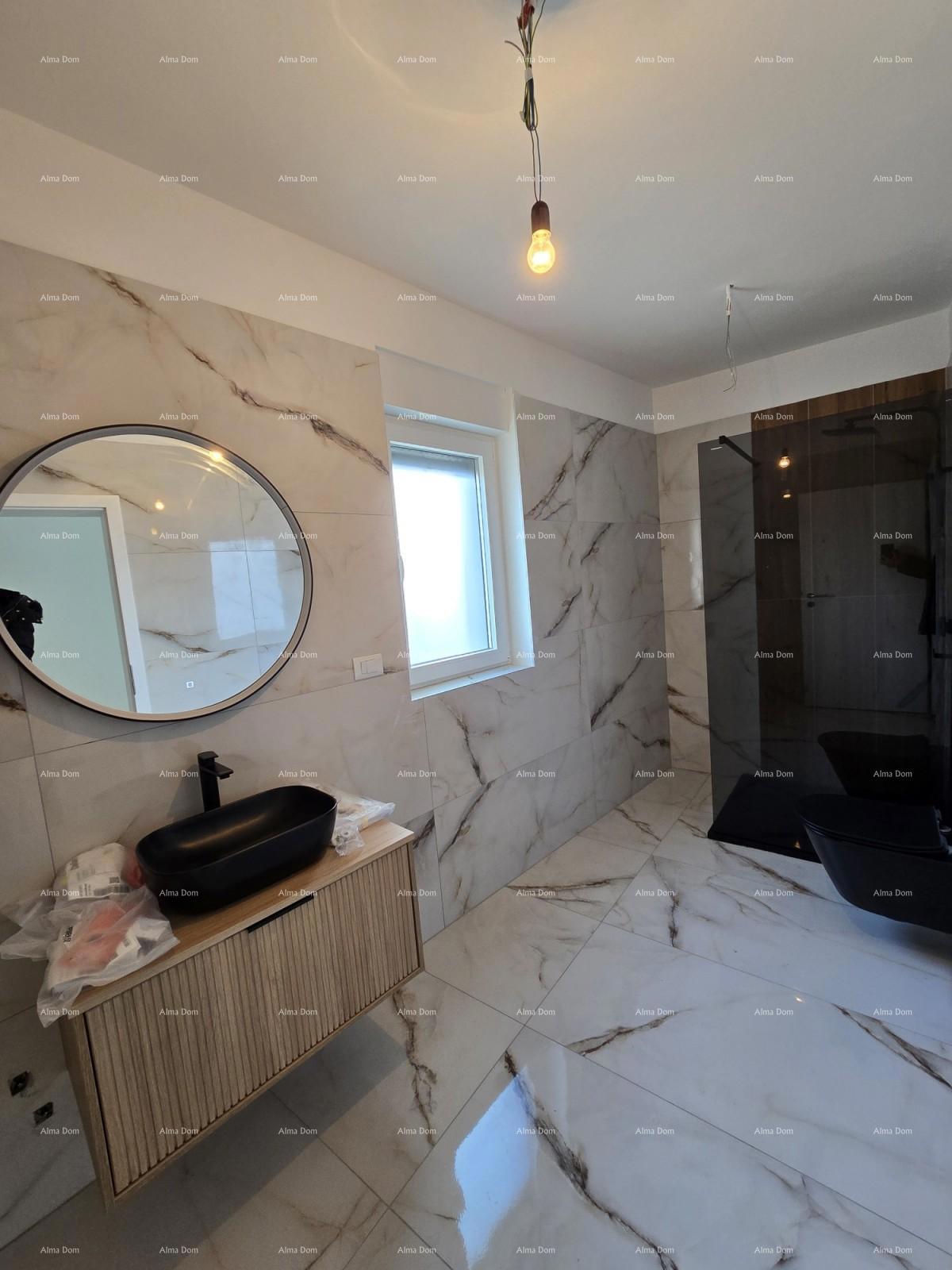 1 km daleko od centra Medulina. In vendita nuova casa con piscina in ottima posizione, vicino al mare!