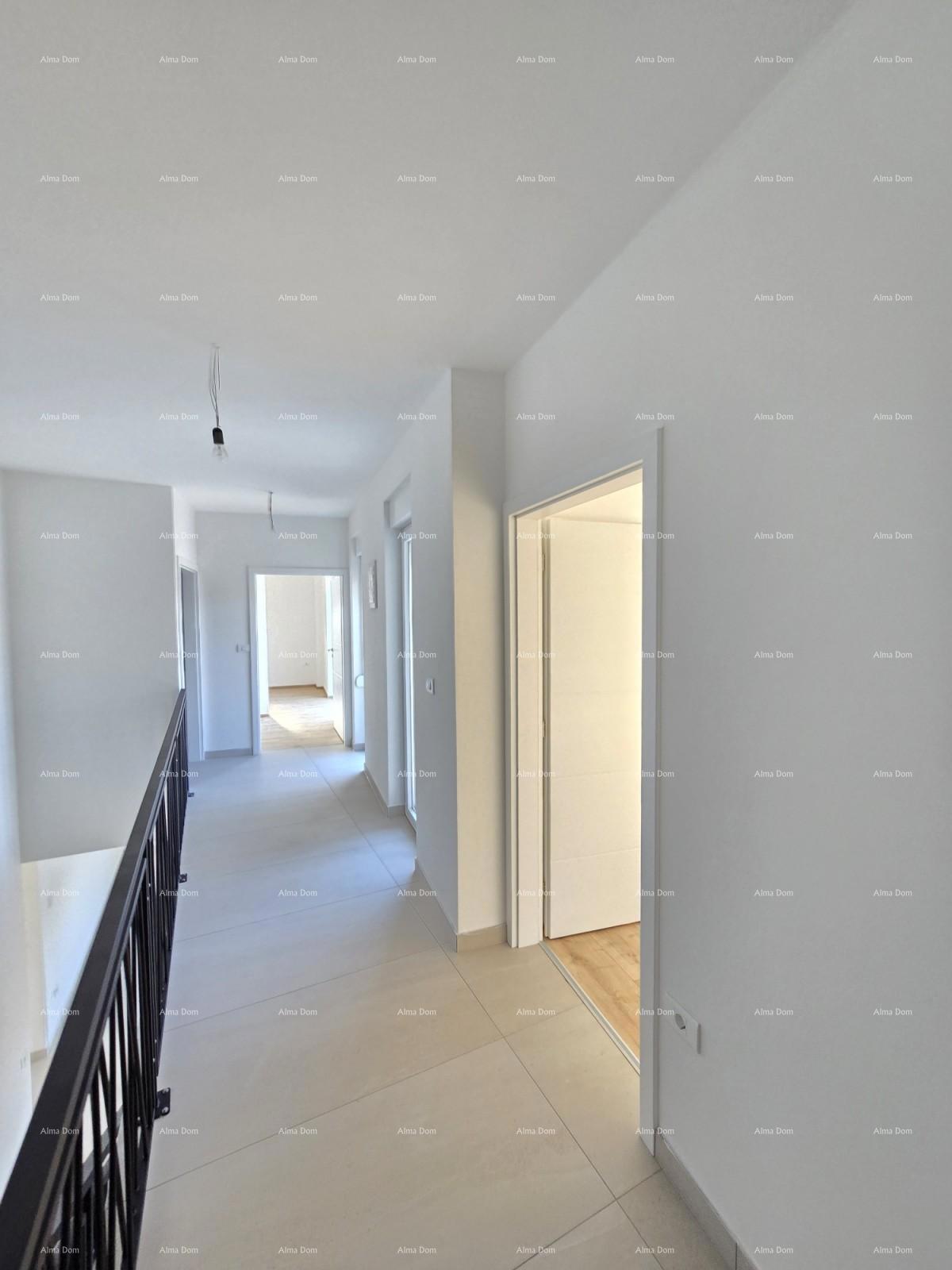 1 km daleko od centra Medulina. In vendita nuova casa con piscina in ottima posizione, vicino al mare!