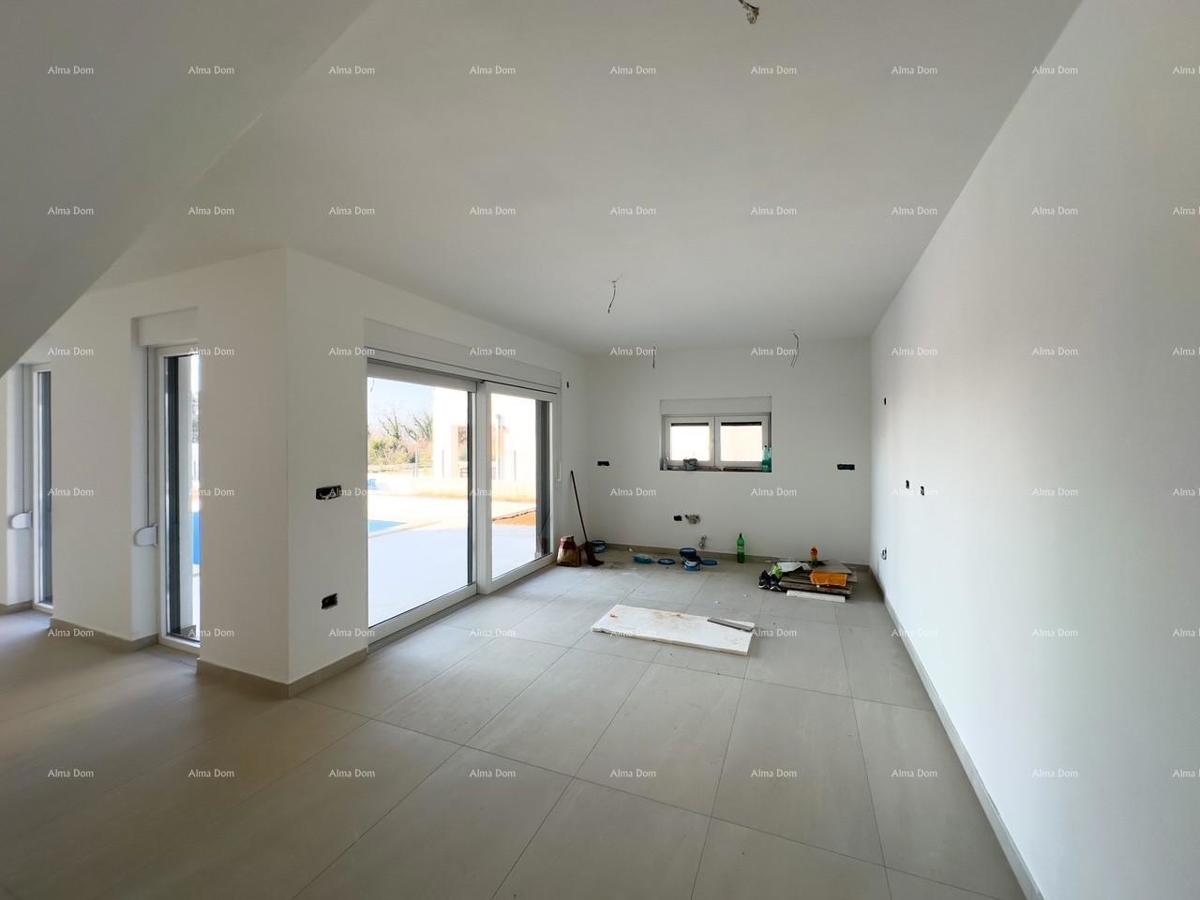 1 km daleko od centra Medulina. In vendita nuova casa con piscina in ottima posizione, vicino al mare!