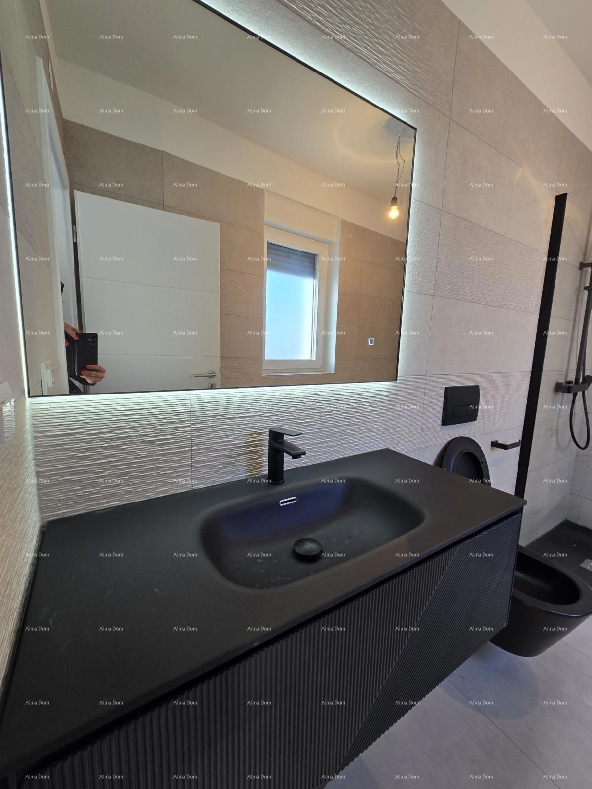 1 km daleko od centra Medulina. In vendita nuova casa con piscina in ottima posizione, vicino al mare!