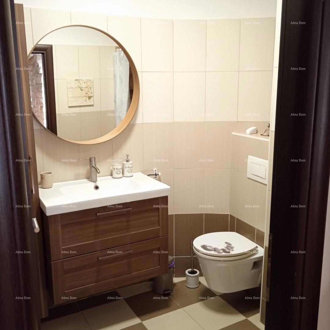 FORUM ZONA PEDONALE. Vendita di un appartamento ben arredato in una posizione attraente, Pula, centro!