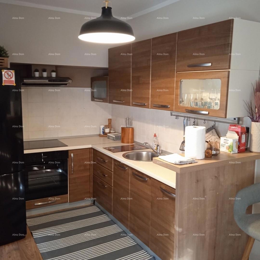 FORUM ZONA PEDONALE. Vendita di un appartamento ben arredato in una posizione attraente, Pula, centro!