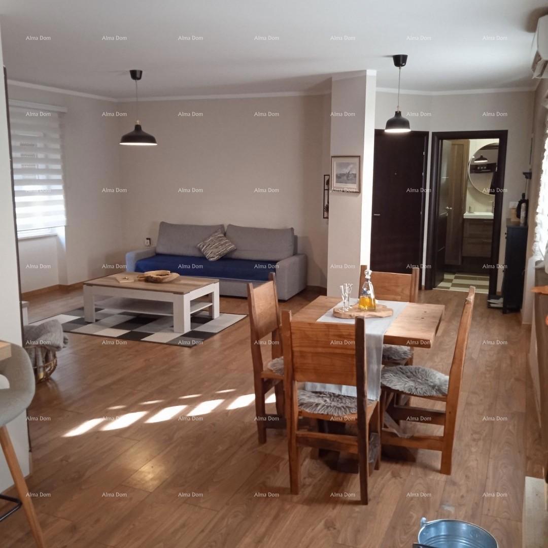 FORUM ZONA PEDONALE. Vendita di un appartamento ben arredato in una posizione attraente, Pula, centro!