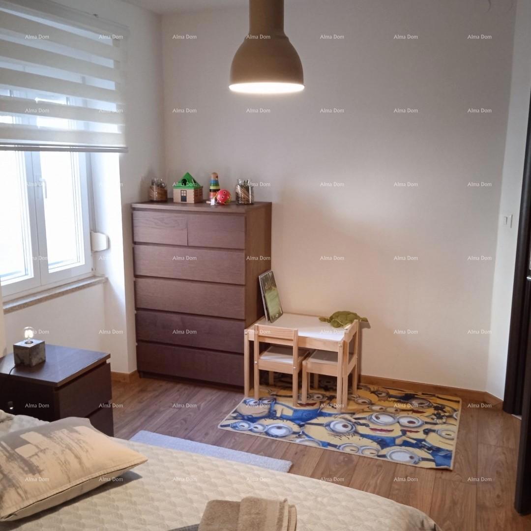 FORUM ZONA PEDONALE. Vendita di un appartamento ben arredato in una posizione attraente, Pula, centro!