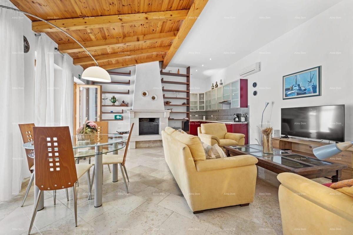 In vendita casa istriana ristrutturata con piscina – Kanfanar, 208 m², due edifici