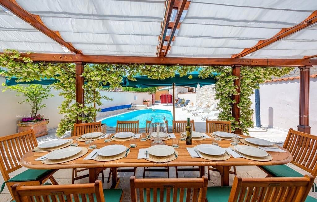 In vendita casa istriana ristrutturata con piscina – Kanfanar, 208 m², due edifici