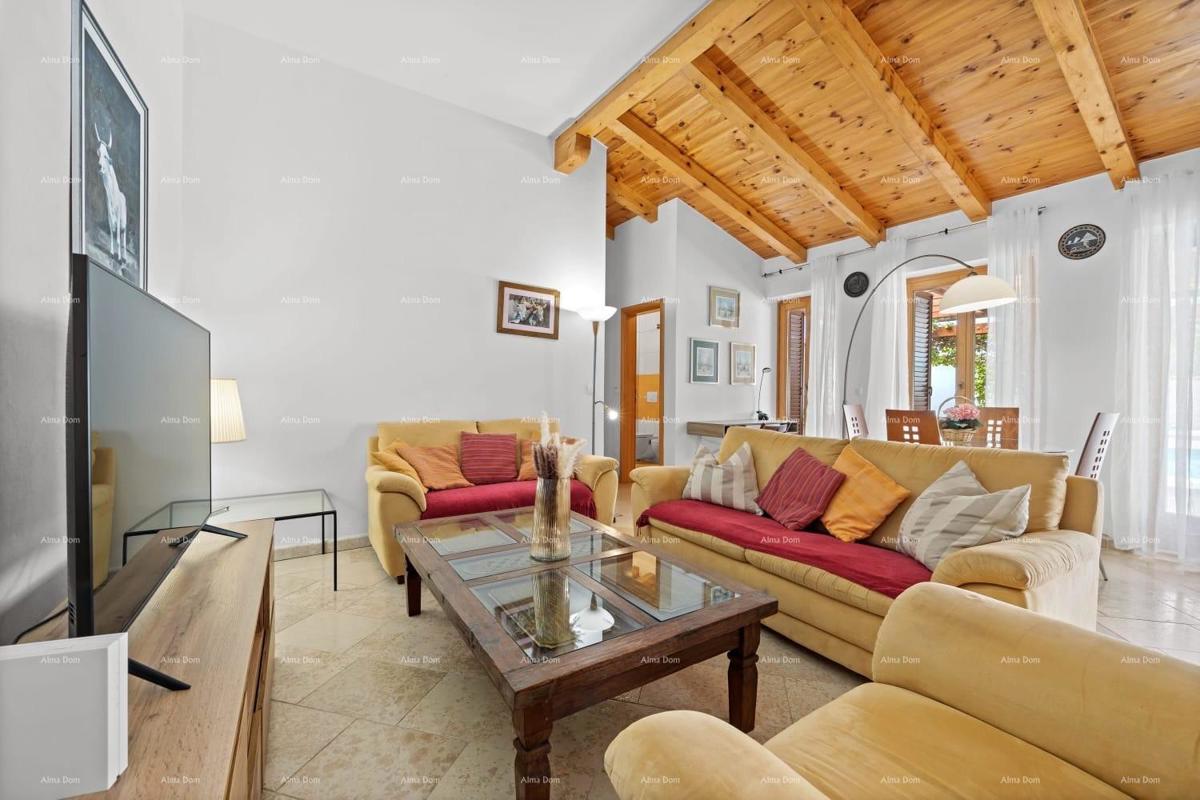 In vendita casa istriana ristrutturata con piscina – Kanfanar, 208 m², due edifici