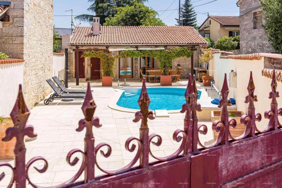 In vendita casa istriana ristrutturata con piscina – Kanfanar, 208 m², due edifici