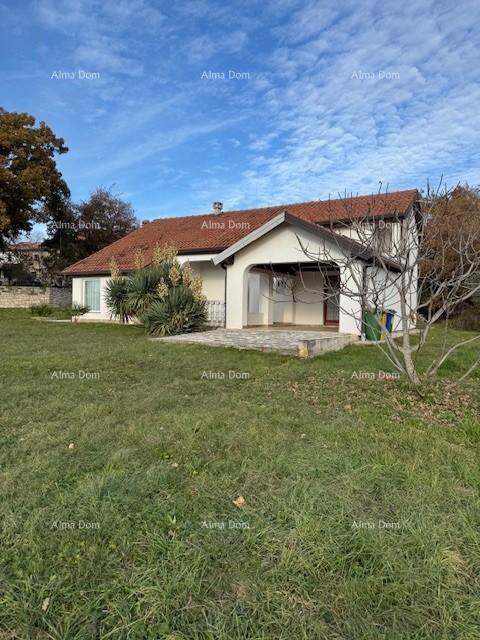 Vendita - Casa indipendente su un bel e curato giardino, Kaštel!