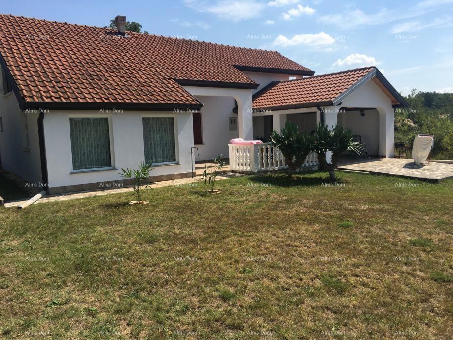 Vendita - Casa indipendente su un bel e curato giardino, Kaštel!