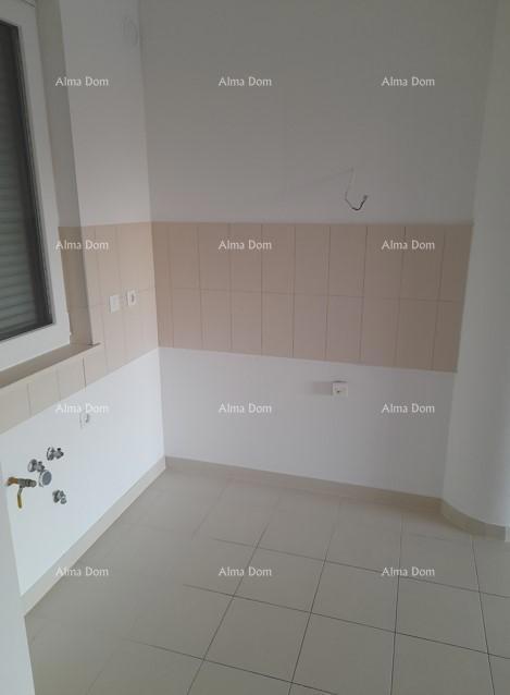 Posizione centrale! Vendita di un appartamento con posto auto in garage nelle immediate vicinanze del centro città, Pola!