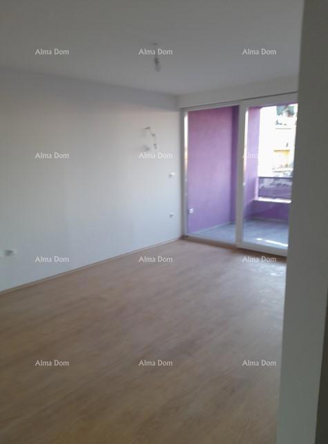 Posizione centrale! Vendita di un appartamento con posto auto in garage nelle immediate vicinanze del centro città, Pola!