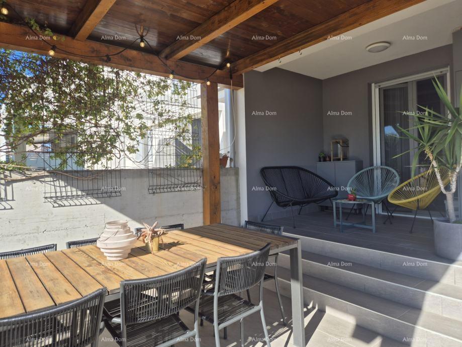 In vendita appartamento completamente arredato a Žbandaj.