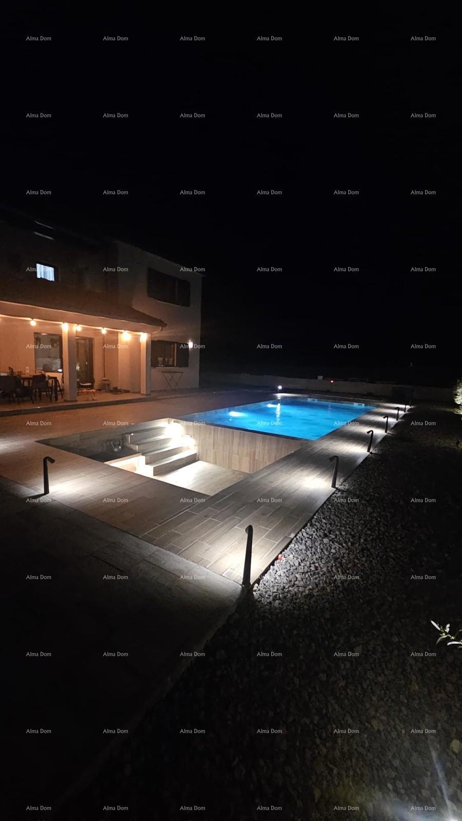 La bellissima casa con piscina e giardino vicino a Labin