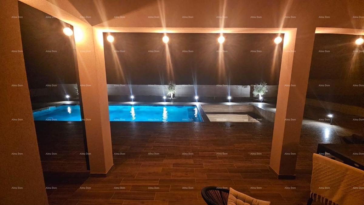 La bellissima casa con piscina e giardino vicino a Labin