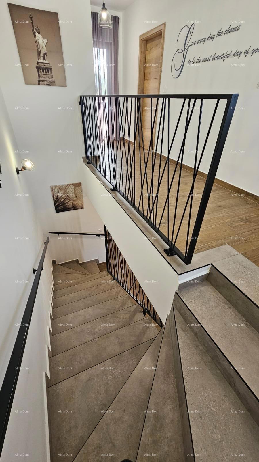 La bellissima casa con piscina e giardino vicino a Labin