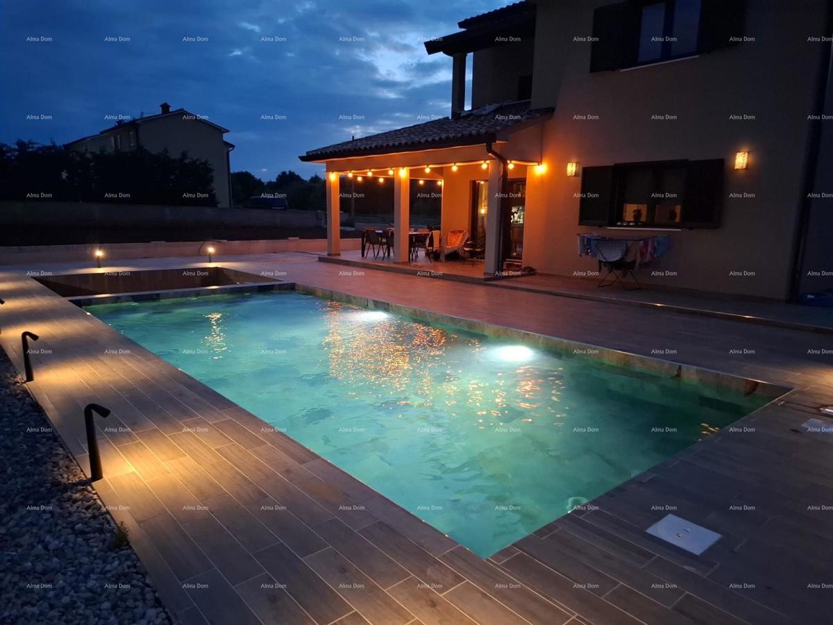La bellissima casa con piscina e giardino vicino a Labin