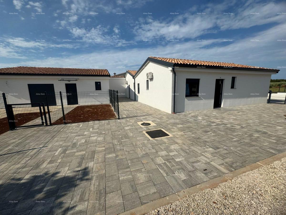 Vendita - casa bifamiliare con piscina riscaldata, nei dintorni di Poreč!