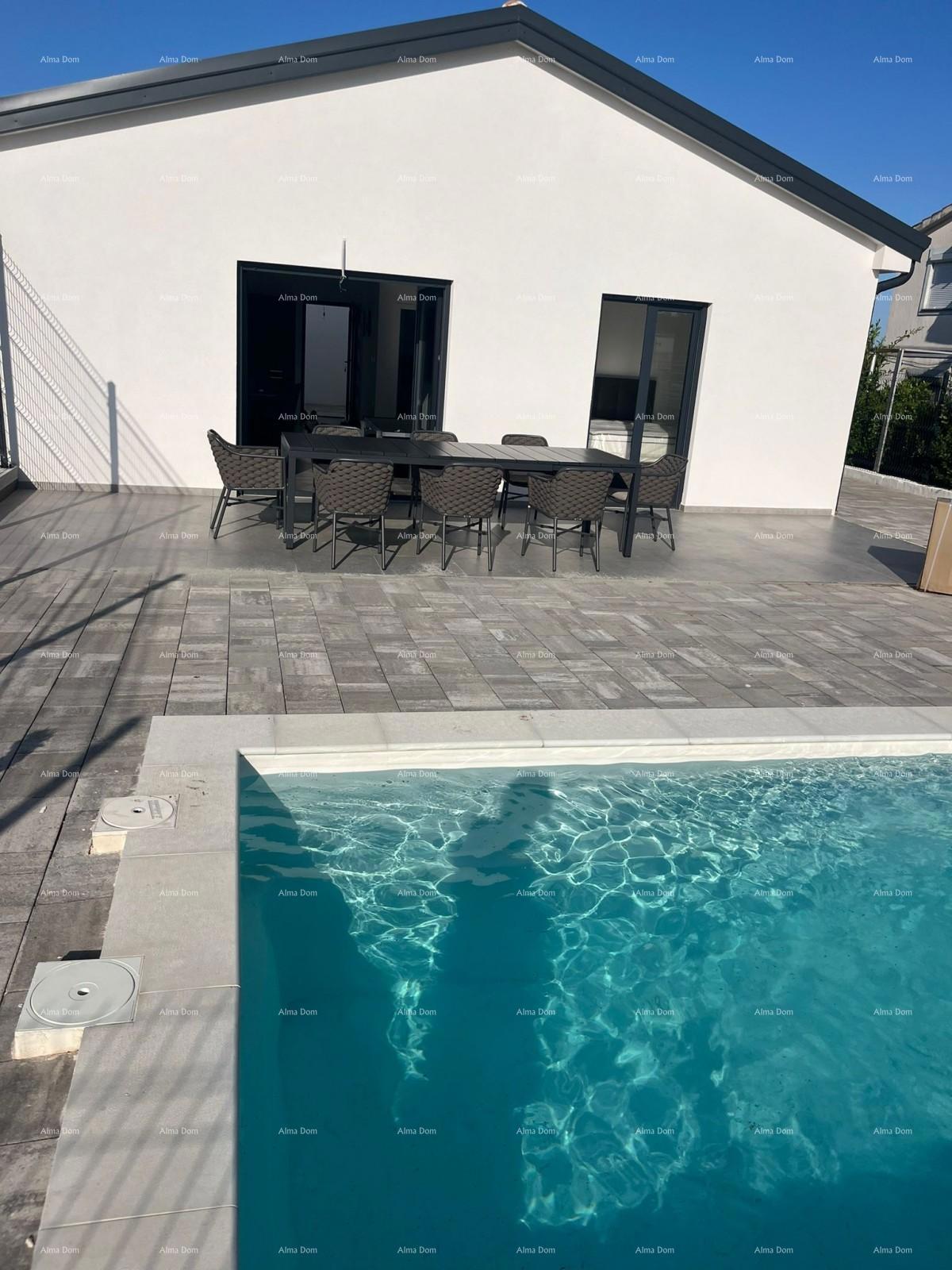 Vendita - casa bifamiliare con piscina riscaldata, nei dintorni di Poreč!