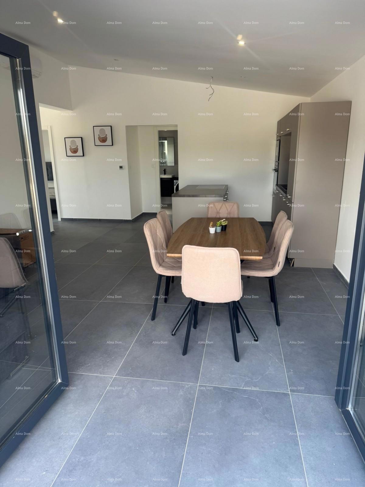 Vendita - casa bifamiliare con piscina riscaldata, nei dintorni di Poreč!