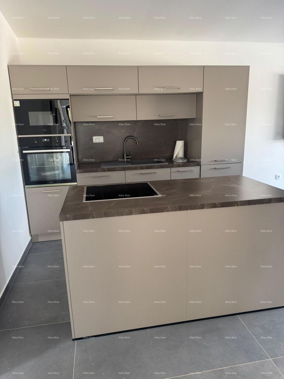 Vendita - casa bifamiliare con piscina riscaldata, nei dintorni di Poreč!