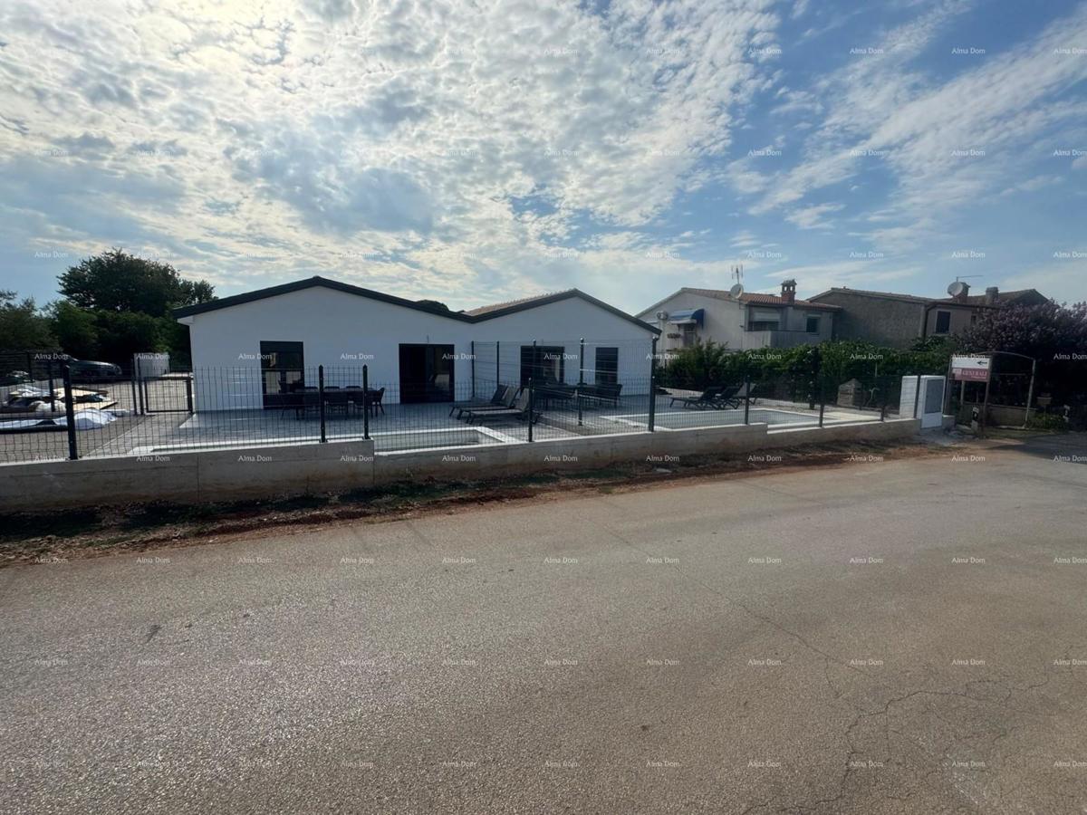 Vendita - casa bifamiliare con piscina riscaldata, nei dintorni di Poreč!
