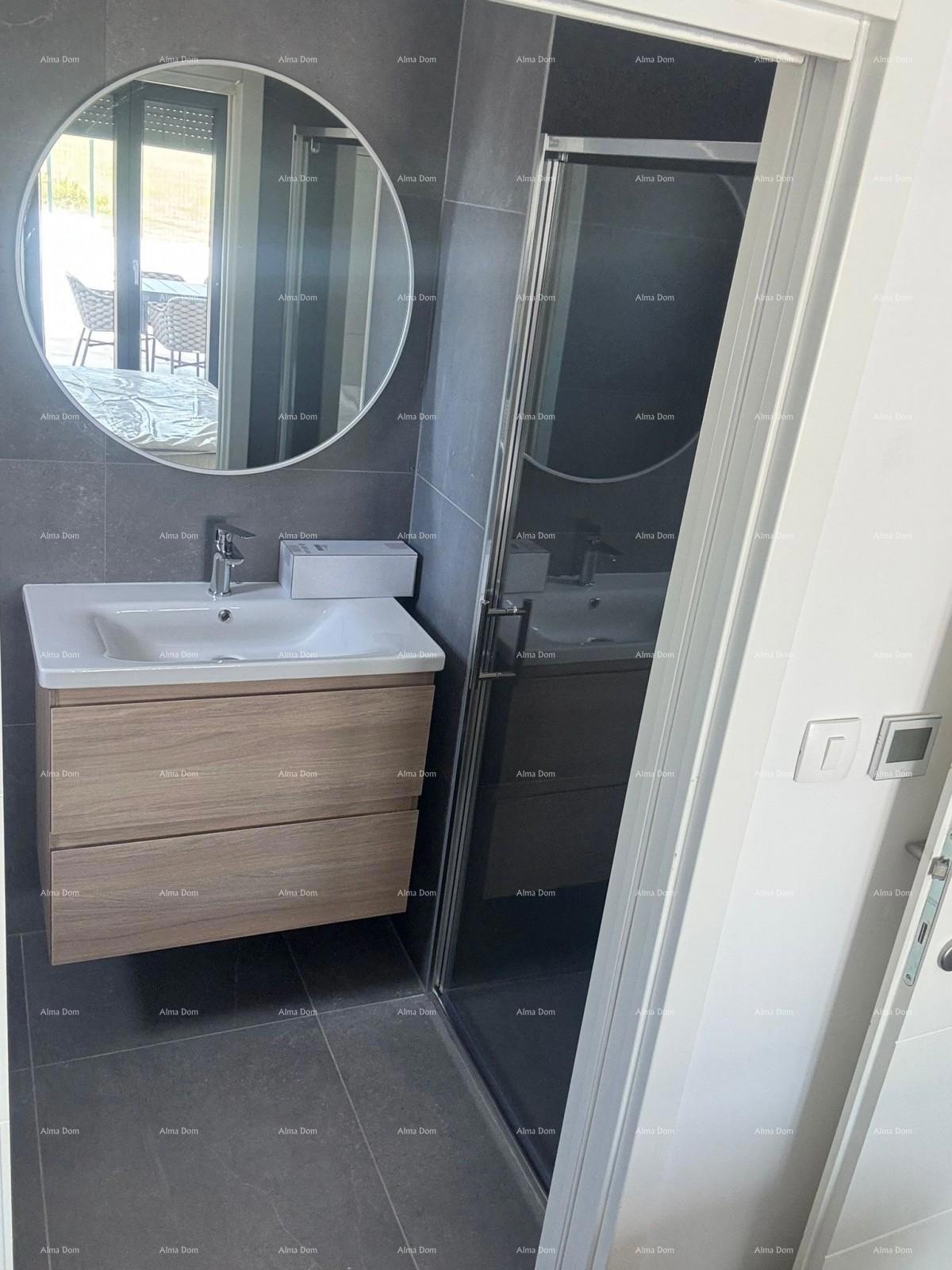 Vendita - casa bifamiliare con piscina riscaldata, nei dintorni di Poreč!