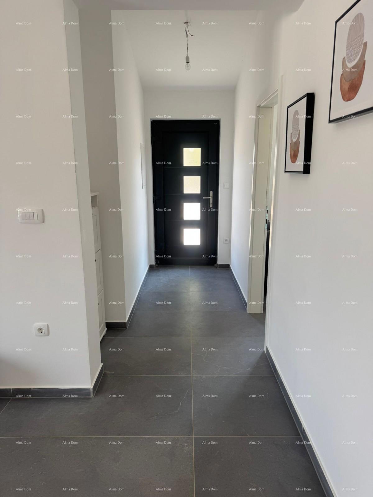 Vendita - casa bifamiliare con piscina riscaldata, nei dintorni di Poreč!