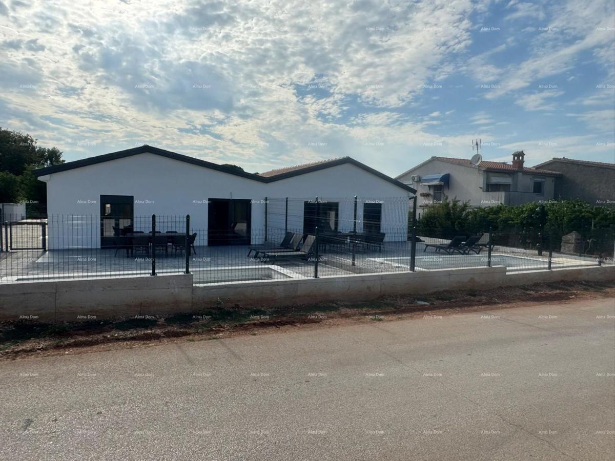 Vendita - casa bifamiliare con piscina riscaldata, nei dintorni di Poreč!